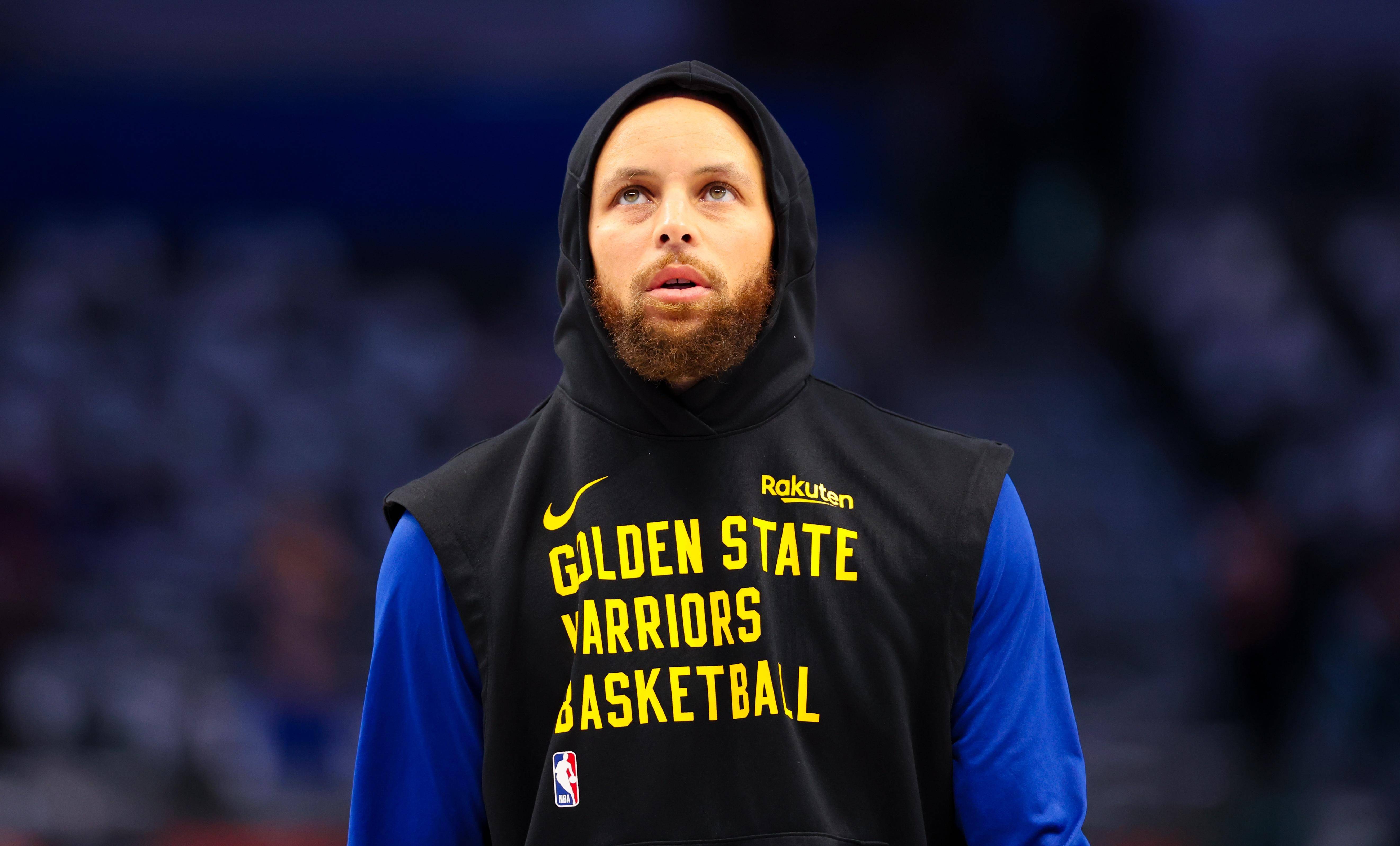 包含在2015年季后赛火热的“水花”模式中,库里场均命中率高达45%以上,成为联盟最强远射手的词条 包含在2015年季后赛火热的“水花”模式中,库里场均命中率高达45%以上,成为联盟最强远射手的词条