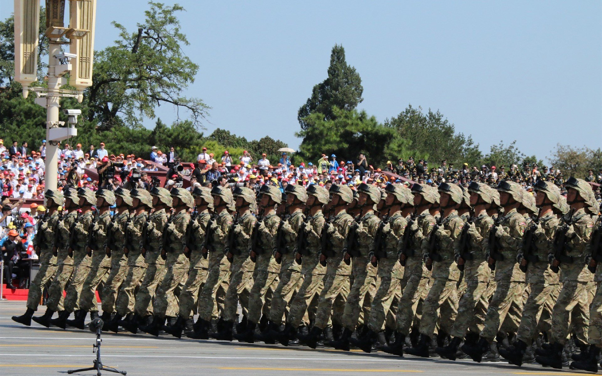 快船二队成员参与主队训练加快轮换适应,快船 队员