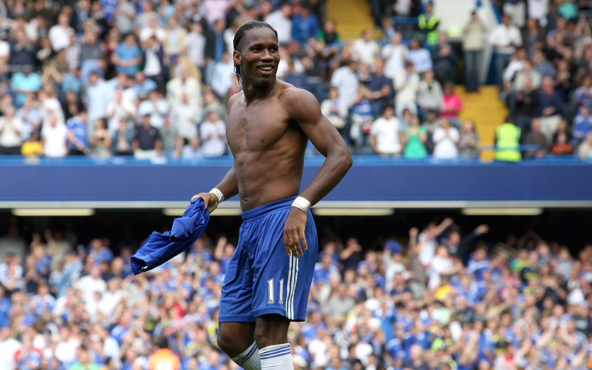 leyu.com-_蓝色海底冲浪：海底世界的极速体验_，蓝色色的海底